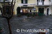 L'acqua alta a Ischia Ponte 7